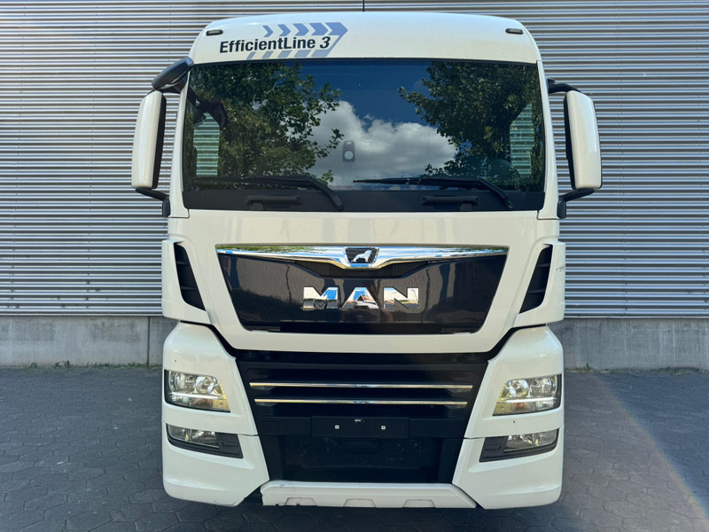 MAN TGX 18.500 XLX / Intarder / Roof Klima / 2 Tanks - Nyergesvontató: 4 kép. MAN TGX 18.500 XLX / Intarder / Roof Klima / 2 Tanks - Nyergesvontató: 4 kép.
