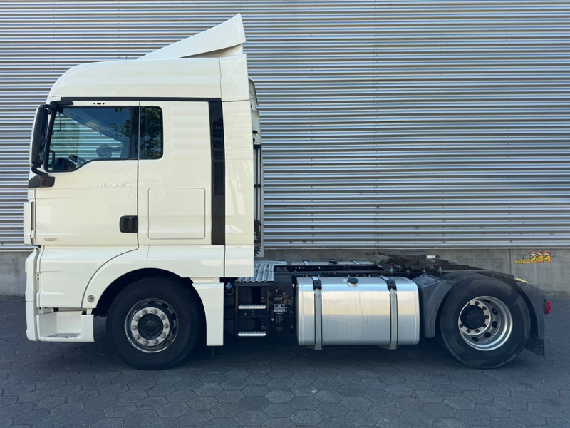 MAN TGX 18.500 XLX / Intarder / Roof Klima / 2 Tanks - Nyergesvontató: 5 kép. MAN TGX 18.500 XLX / Intarder / Roof Klima / 2 Tanks - Nyergesvontató: 5 kép.