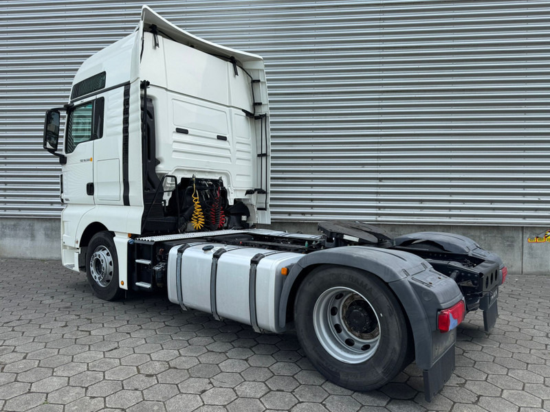 MAN TGX 18.500 XXL / Intarder / Roof Klima / 2 Tanks - Nyergesvontató: 3 kép. MAN TGX 18.500 XXL / Intarder / Roof Klima / 2 Tanks - Nyergesvontató: 3 kép.