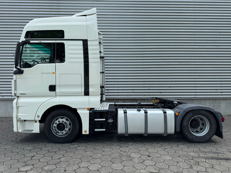 MAN TGX 18.500 XXL / Intarder / Roof Klima / 2 Tanks - Nyergesvontató: 5 kép. MAN TGX 18.500 XXL / Intarder / Roof Klima / 2 Tanks - Nyergesvontató: 5 kép.
