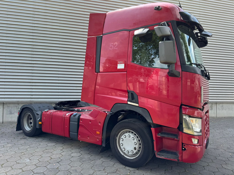 Renault T 460 / 2 Tanks / Refrigerator / 2 Beds / Euro 6 - Nyergesvontató: 2 kép. Renault T 460 / 2 Tanks / Refrigerator / 2 Beds / Euro 6 - Nyergesvontató: 2 kép.