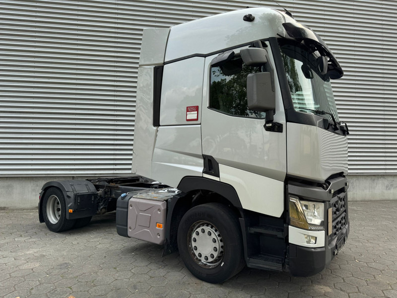 Renault T 460 / Refrigarator / Euro 6 / 2 Beds - Nyergesvontató: 2 kép. Renault T 460 / Refrigarator / Euro 6 / 2 Beds - Nyergesvontató: 2 kép.