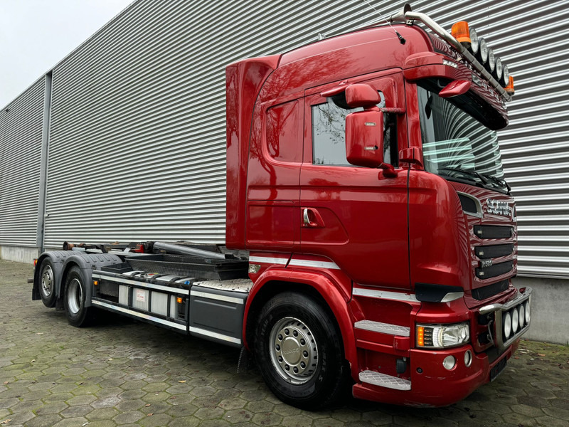 Scania R 580 Highline / 6X2 / Hooksystem / Retarder / Full Air / V8 / Belgium Truck - Horgos rakodó teherautó: 2 kép. Scania R 580 Highline / 6X2 / Hooksystem / Retarder / Full Air / V8 / Belgium Truck - Horgos rakodó teherautó: 2 kép.