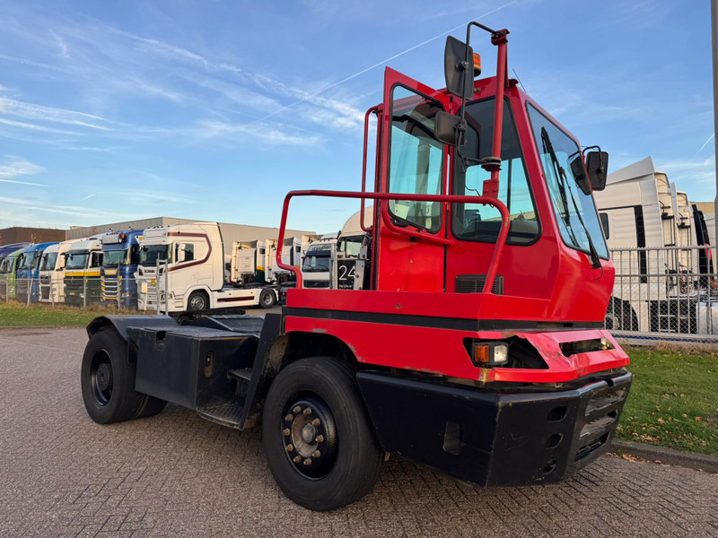 Terberg YT182 / Klima / NL Truck - Terminál targoncá: 2 kép. Terberg YT182 / Klima / NL Truck - Terminál targoncá: 2 kép.