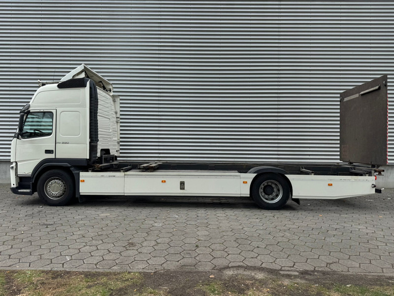 Volvo FM 330 XL EEV / I-Shift / VEB+ / 334.000..KM!! / Tail Lift / NL Truck - Cserefelépítményes teherautó: 5 kép. Volvo FM 330 XL EEV / I-Shift / VEB+ / 334.000..KM!! / Tail Lift / NL Truck - Cserefelépítményes teherautó: 5 kép.