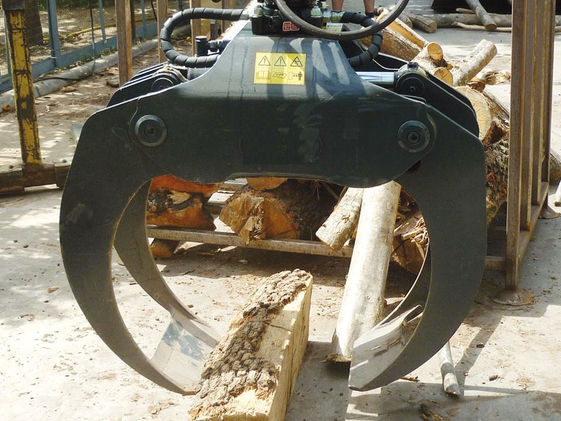 DEMOQ DP032 Log Grab 270 kg - Polip kanál - Építőipari gépek: 5 kép. DEMOQ DP032 Log Grab 270 kg - Polip kanál - Építőipari gépek: 5 kép.