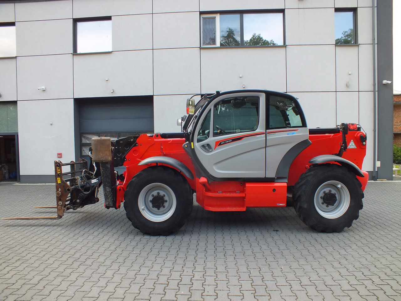 MANITOU MT1840 - Teleszkópos homlokrakodó - Kotrógép: 2 kép. MANITOU MT1840 - Teleszkópos homlokrakodó - Kotrógép: 2 kép.