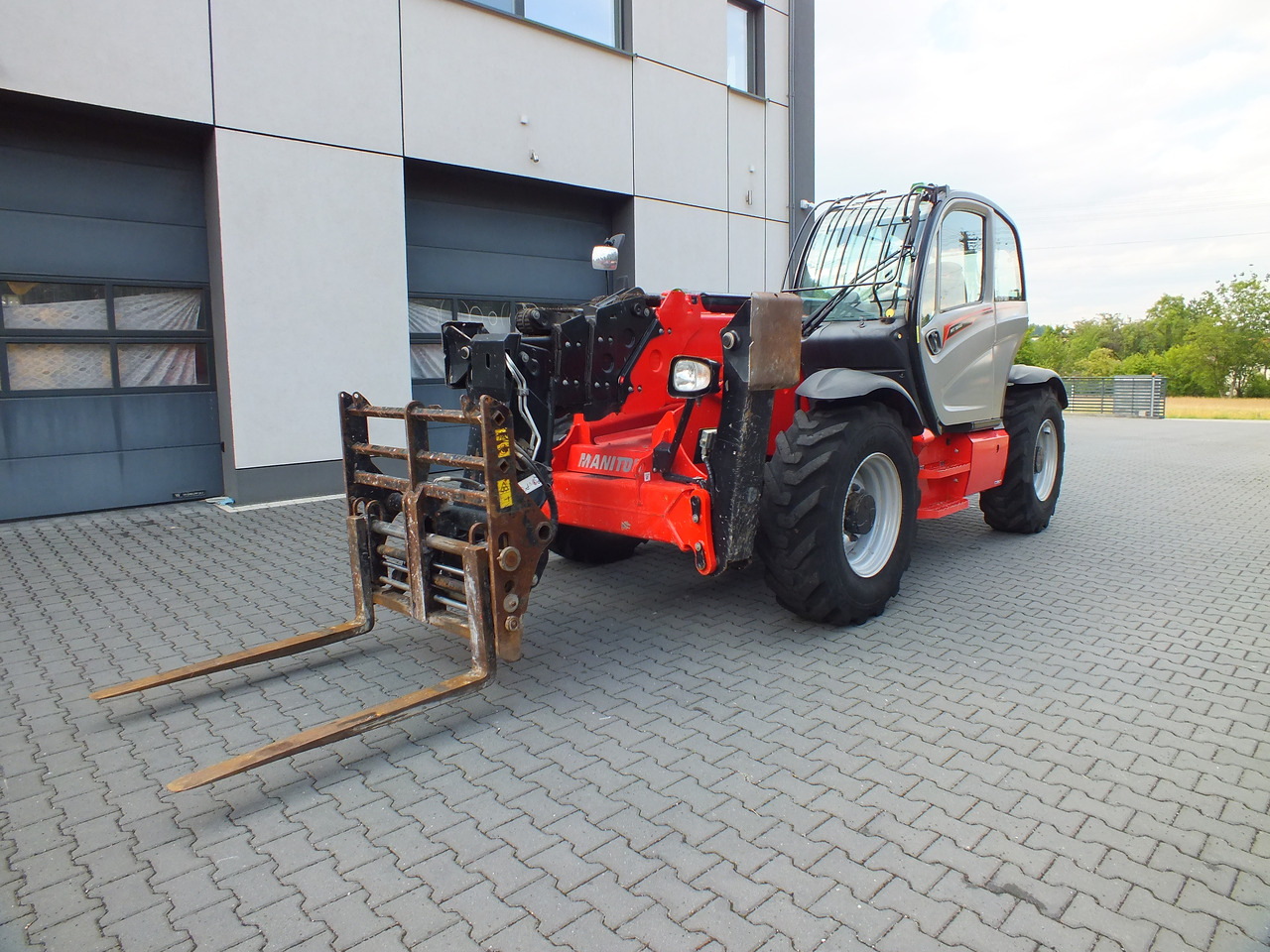 MANITOU MT1840 - Teleszkópos homlokrakodó - Kotrógép: 1 kép. MANITOU MT1840 - Teleszkópos homlokrakodó - Kotrógép: 1 kép.