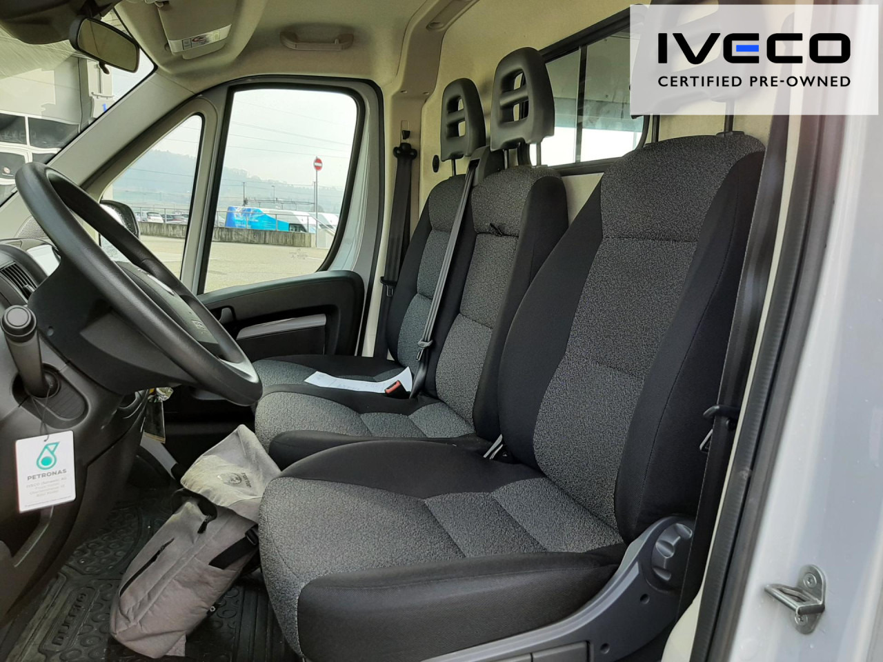FIAT e-Ducato L2H2 teilverglast (47-kWh) - Furgon, Elektromos kisteherautó: 3 kép. FIAT e-Ducato L2H2 teilverglast (47-kWh) - Furgon, Elektromos kisteherautó: 3 kép.