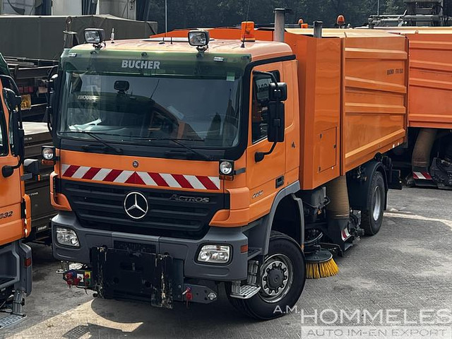Bucher Municipal STKF 9500 4X4 - Utcaseprő gép: 1 kép. Bucher Municipal STKF 9500 4X4 - Utcaseprő gép: 1 kép.