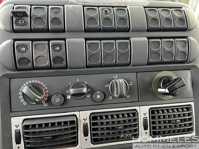 Iveco 100E22 4x4 (M104) - Platós teherautó: 5 kép. Iveco 100E22 4x4 (M104) - Platós teherautó: 5 kép.