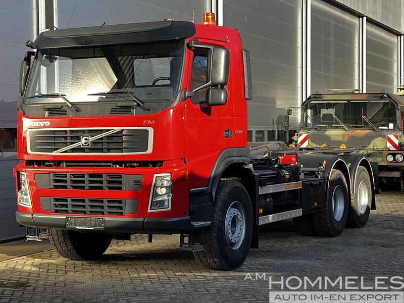 Volvo FM 330 6X4, Multilift - Horgos rakodó teherautó: 3 kép. Volvo FM 330 6X4, Multilift - Horgos rakodó teherautó: 3 kép.
