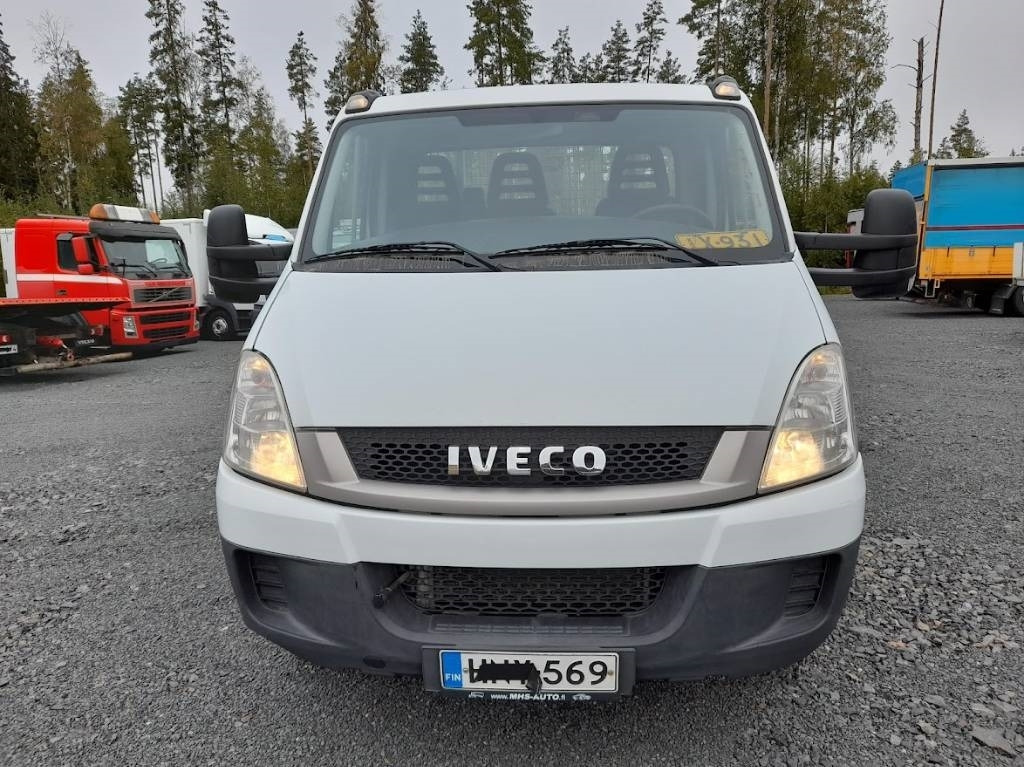 Iveco Daily 40 C18 automat - Platós kisteherautó: 2 kép. Iveco Daily 40 C18 automat - Platós kisteherautó: 2 kép.