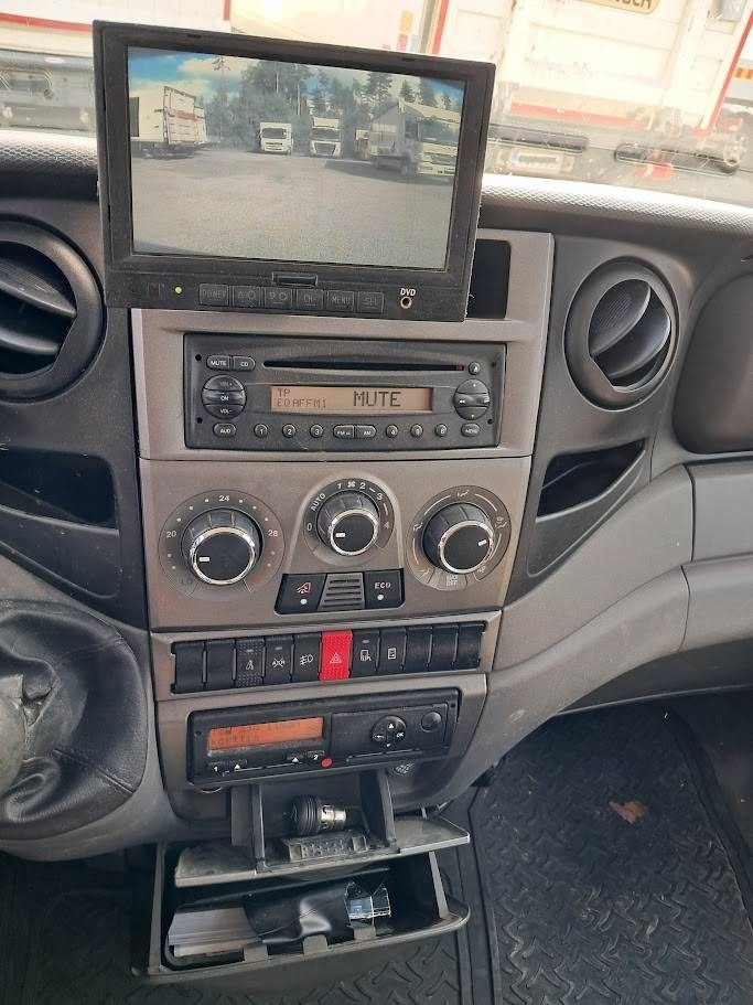 Iveco Daily 70 C17 Doppel 3.0  - Platós teherautó: 3 kép. Iveco Daily 70 C17 Doppel 3.0  - Platós teherautó: 3 kép.