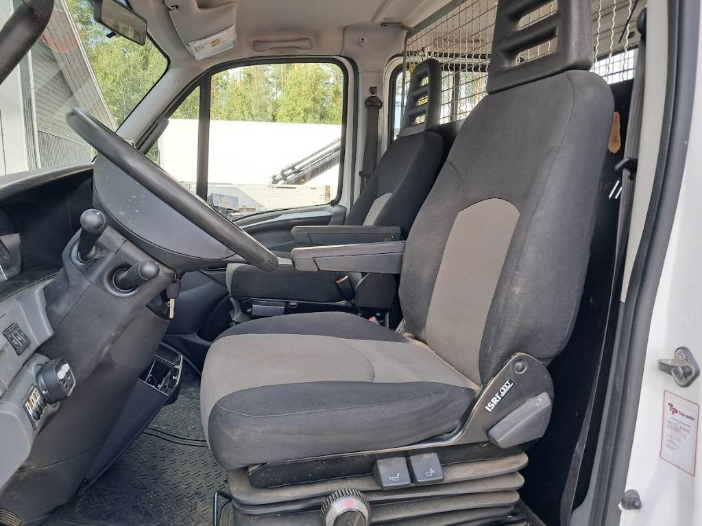 Iveco Daily 70 C17 Doppel 3.0 - Platós teherautó: 4 kép. Iveco Daily 70 C17 Doppel 3.0 - Platós teherautó: 4 kép.