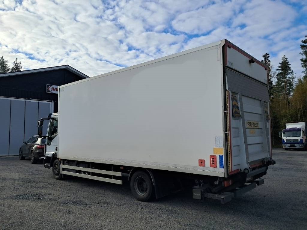 Iveco Eurocargo 100 E21 - Dobozos felépítményű teherautó: 5 kép. Iveco Eurocargo 100 E21 - Dobozos felépítményű teherautó: 5 kép.