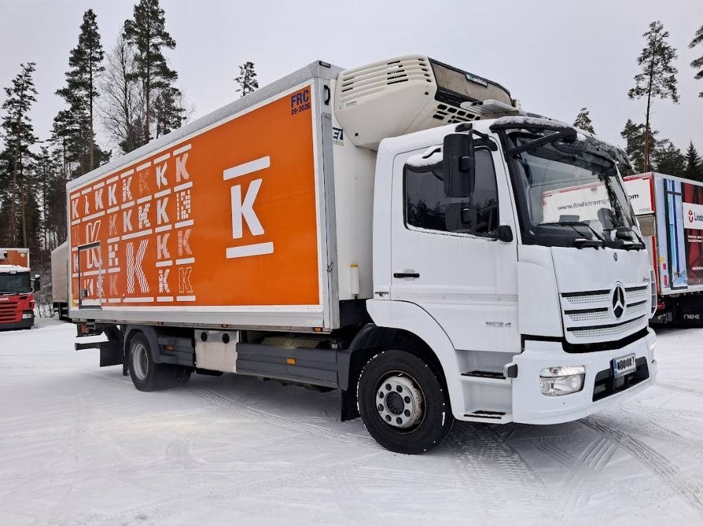 Mercedes-Benz Atego 1524 - Hűtős teherautó: 4 kép. Mercedes-Benz Atego 1524 - Hűtős teherautó: 4 kép.