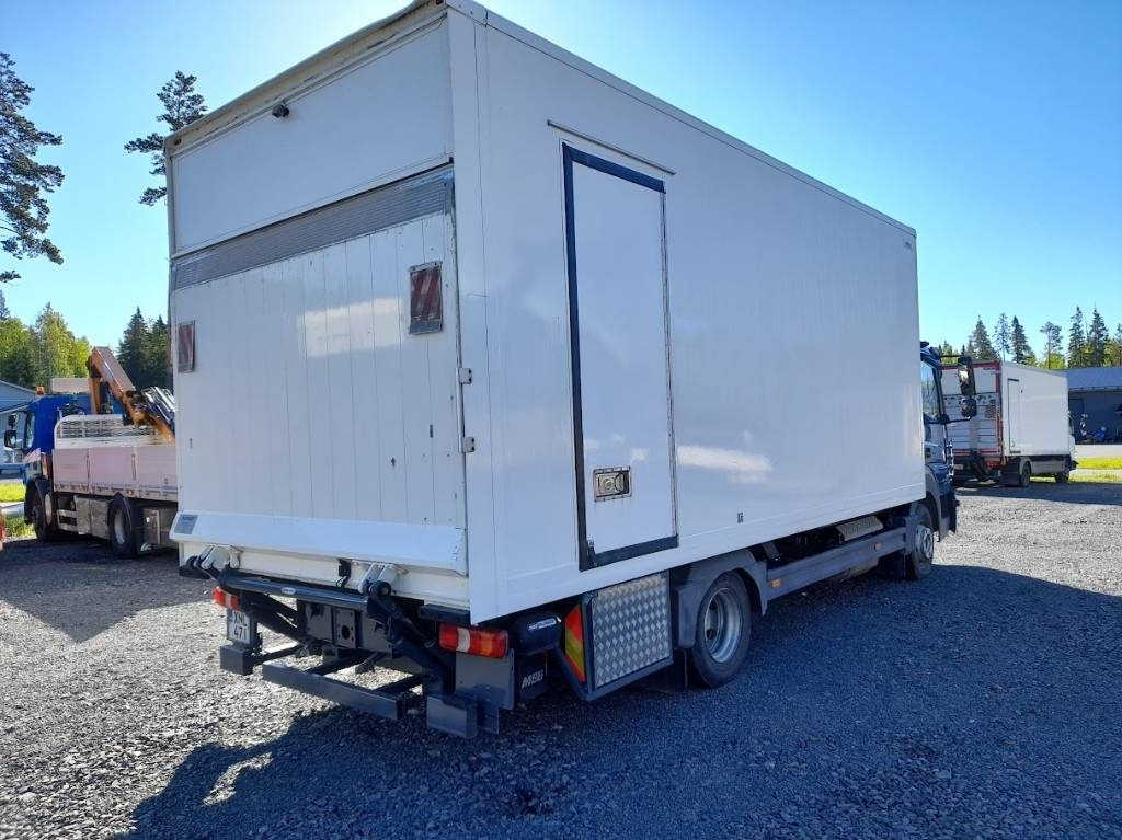 Mercedes-Benz Atego 821 - Hűtős teherautó: 3 kép. Mercedes-Benz Atego 821 - Hűtős teherautó: 3 kép.