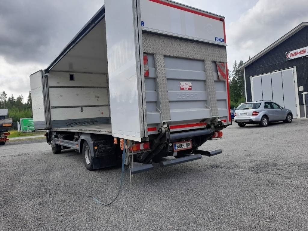 Mercedes-Benz Atego 918 - Hűtős teherautó: 3 kép. Mercedes-Benz Atego 918 - Hűtős teherautó: 3 kép.