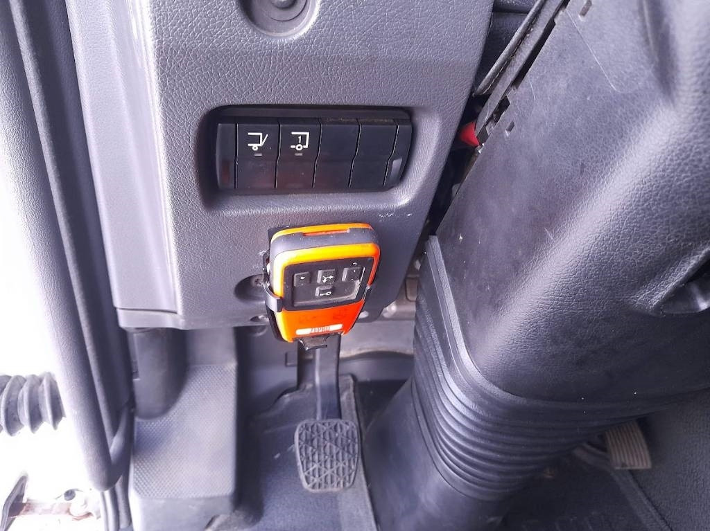 Mercedes-Benz Atego 918 - Hűtős teherautó: 5 kép. Mercedes-Benz Atego 918 - Hűtős teherautó: 5 kép.