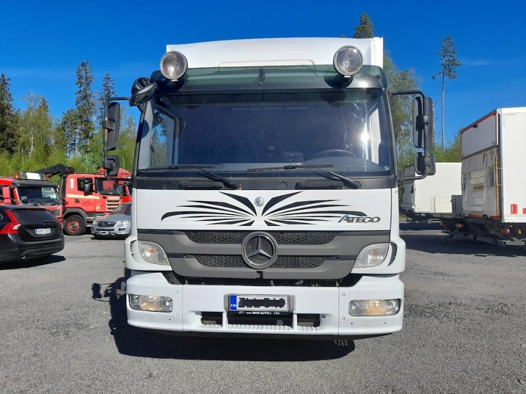 Mercedes-Benz Atego - Dobozos felépítményű teherautó: 2 kép. Mercedes-Benz Atego - Dobozos felépítményű teherautó: 2 kép.