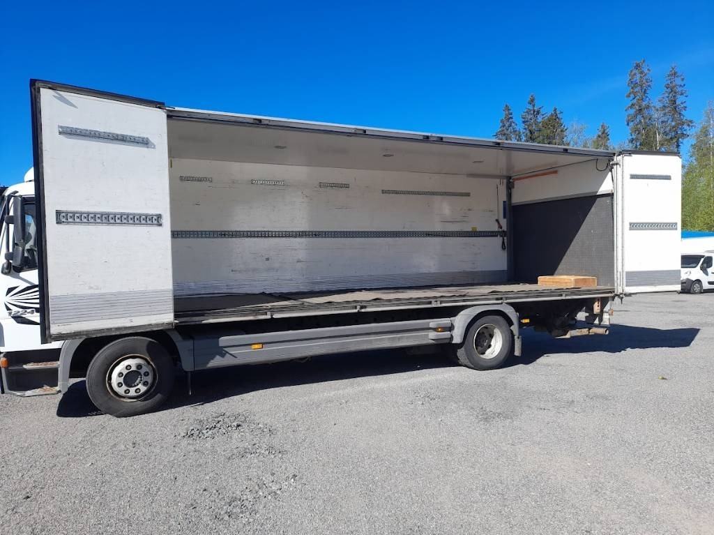 Mercedes-Benz Atego - Dobozos felépítményű teherautó: 1 kép. Mercedes-Benz Atego - Dobozos felépítményű teherautó: 1 kép.