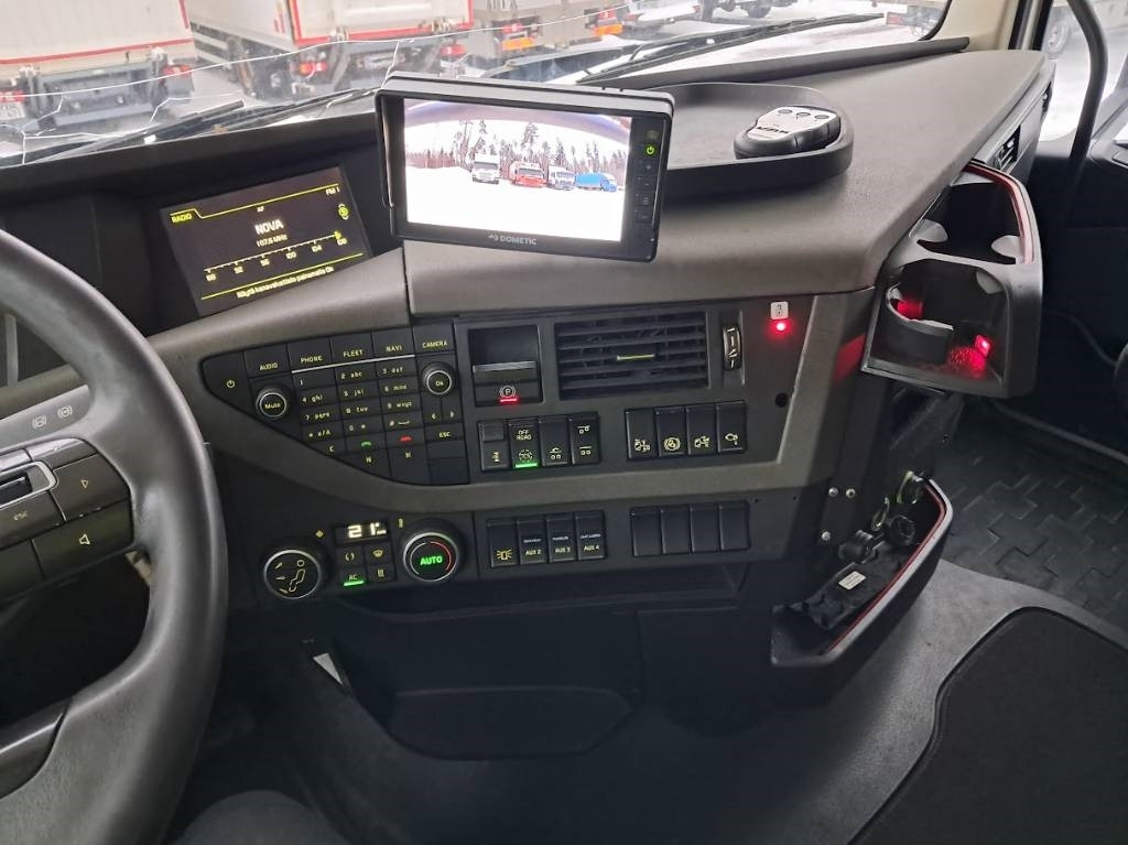 Volvo FH 13 500 - Cserefelépítményes teherautó: 4 kép. Volvo FH 13 500 - Cserefelépítményes teherautó: 4 kép.