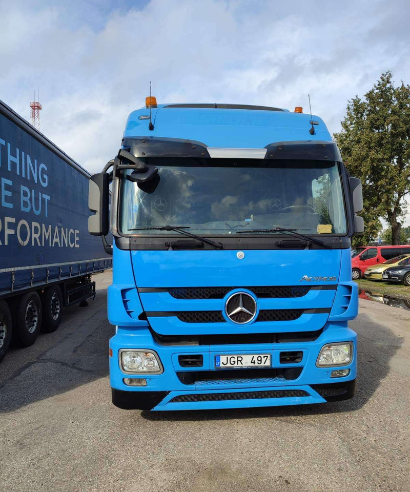 Mercedes-Benz 2544 - Platós teherautó: 4 kép. Mercedes-Benz 2544 - Platós teherautó: 4 kép.