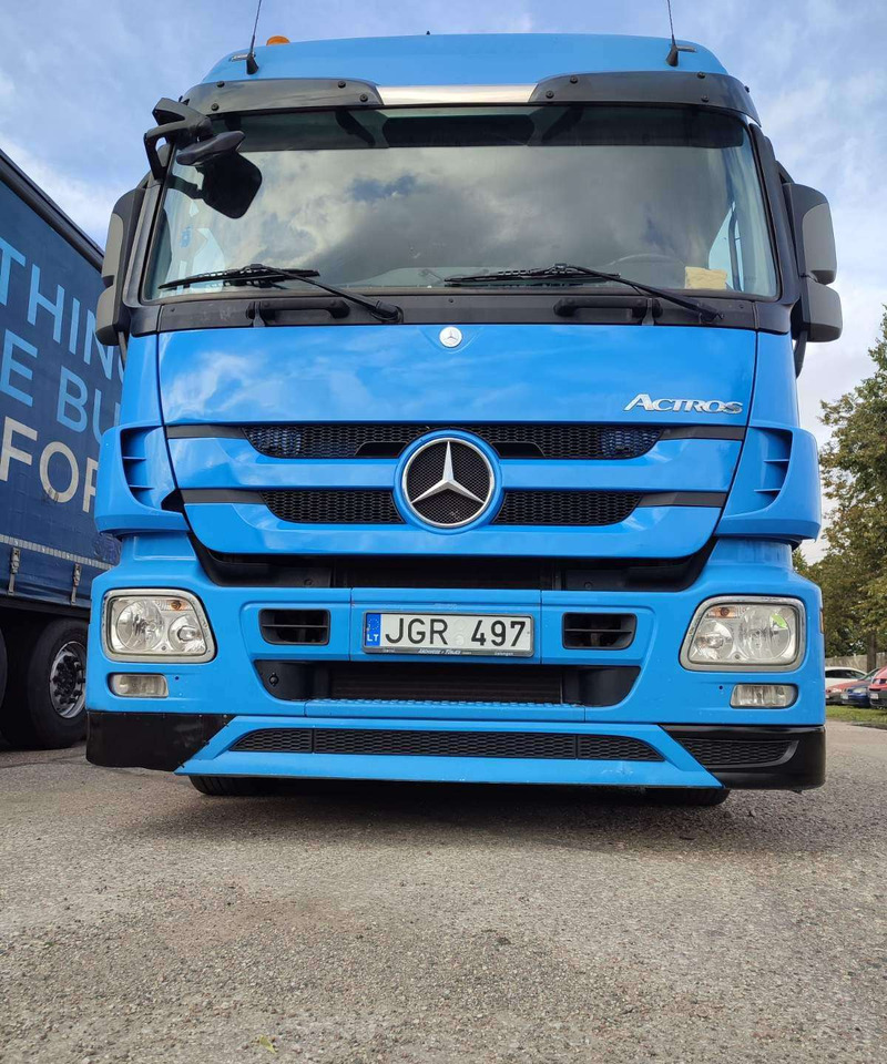 Mercedes-Benz 2544 - Platós teherautó: 3 kép. Mercedes-Benz 2544 - Platós teherautó: 3 kép.