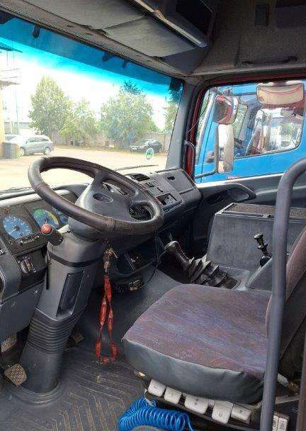 Mercedes-Benz Atego 817 - Ponyvás teherautó: 3 kép. Mercedes-Benz Atego 817 - Ponyvás teherautó: 3 kép.