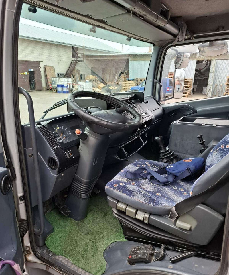 Mercedes-Benz Atego - Ponyvás teherautó: 5 kép. Mercedes-Benz Atego - Ponyvás teherautó: 5 kép.