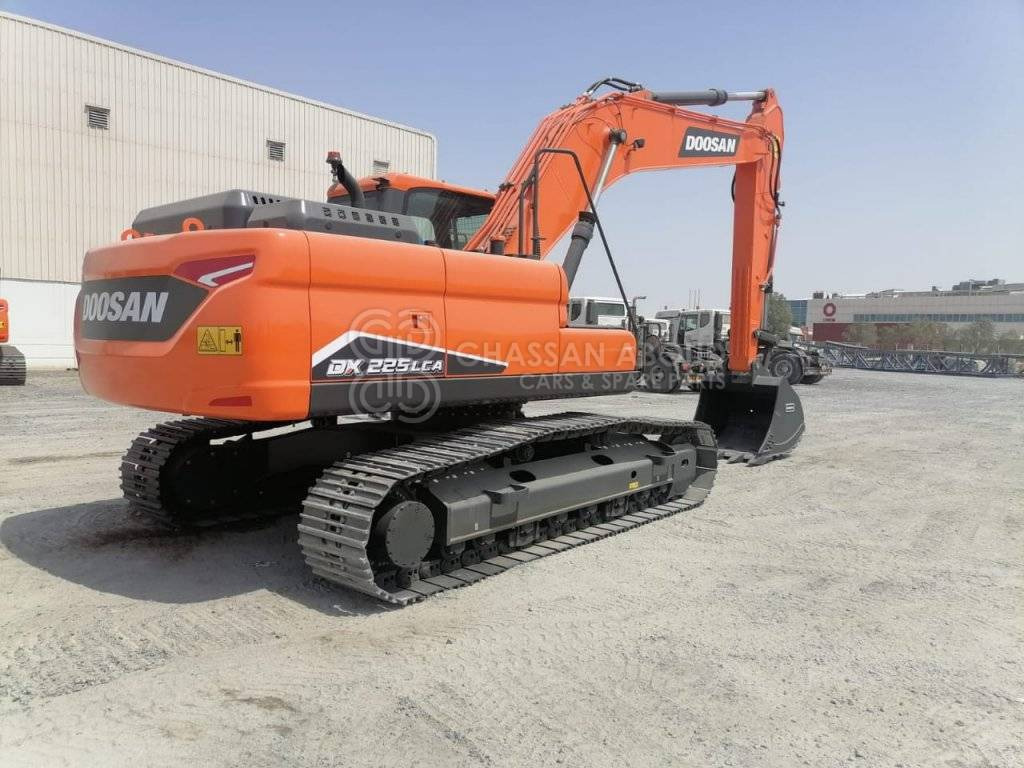 DOOSAN DX225 LCA – CHAIN EXCAVATOR OPERATING WEIGHT 22 TON APPROX. WITH BUCKET 1.08 Cu.M BUCKET ( HEAVY DUTY) MY2022 - Lánctalpas kotró: 5 kép. DOOSAN DX225 LCA – CHAIN EXCAVATOR OPERATING WEIGHT 22 TON APPROX. WITH BUCKET 1.08 Cu.M BUCKET ( HEAVY DUTY) MY2022 - Lánctalpas kotró: 5 kép.