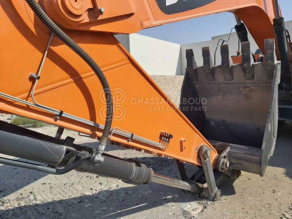DOOSAN DX300 LCA – CRAWLER EXCAVATOR OPERATING WEIGHT 29.6 TON WITH 1.47 CBM BUCKET (HEAVY DUTY) SHOE 800MM TG MY2022 - Lánctalpas kotró: 3 kép. DOOSAN DX300 LCA – CRAWLER EXCAVATOR OPERATING WEIGHT 29.6 TON WITH 1.47 CBM BUCKET (HEAVY DUTY) SHOE 800MM TG MY2022 - Lánctalpas kotró: 3 kép.
