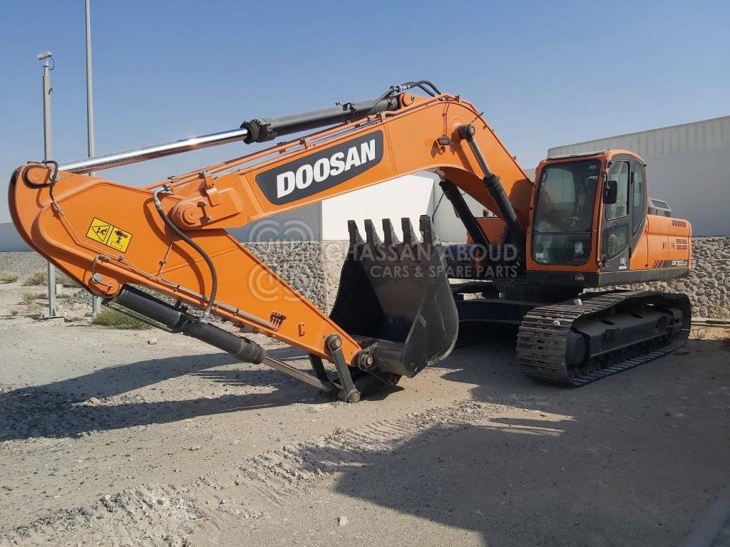 DOOSAN DX300 LCA – CRAWLER EXCAVATOR OPERATING WEIGHT 29.6 TON WITH 1.47 CBM BUCKET (HEAVY DUTY) SHOE 800MM TG MY2022 - Lánctalpas kotró: 1 kép. DOOSAN DX300 LCA – CRAWLER EXCAVATOR OPERATING WEIGHT 29.6 TON WITH 1.47 CBM BUCKET (HEAVY DUTY) SHOE 800MM TG MY2022 - Lánctalpas kotró: 1 kép.