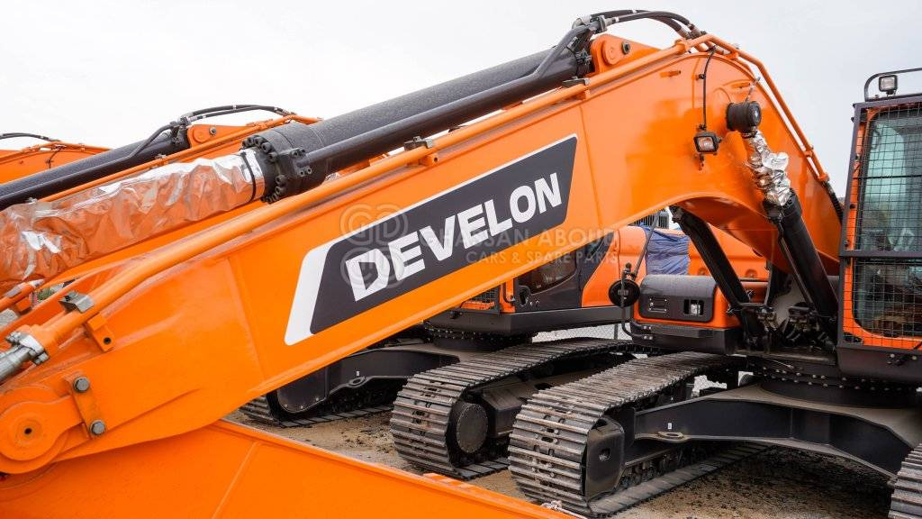 Develon DX225LCA-7M Crawler Excavator MY2025 - Lánctalpas kotró: 3 kép. Develon DX225LCA-7M Crawler Excavator MY2025 - Lánctalpas kotró: 3 kép.