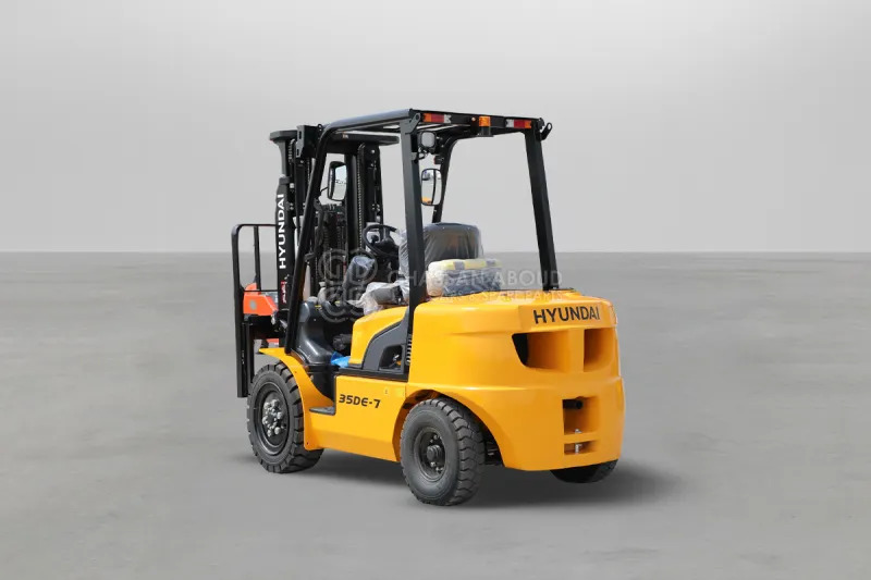 Hyundai Forklift 35DE-7 3.5 TONS DIESEL 3 STAGE - Dízel targonca: 3 kép. Hyundai Forklift 35DE-7 3.5 TONS DIESEL 3 STAGE - Dízel targonca: 3 kép.