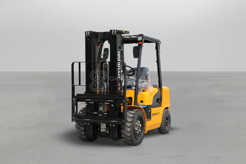 Hyundai Forklift 35DE-7 3.5 TONS DIESEL 3 STAGE - Dízel targonca: 1 kép. Hyundai Forklift 35DE-7 3.5 TONS DIESEL 3 STAGE - Dízel targonca: 1 kép.
