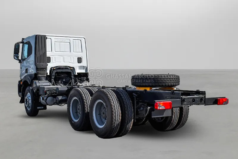 Iveco T-WAY AT380T47H 6x4 R24 Tyres Chassis - Barcelona Stock - Alvaz teherautó: 3 kép. Iveco T-WAY AT380T47H 6x4 R24 Tyres Chassis - Barcelona Stock - Alvaz teherautó: 3 kép.