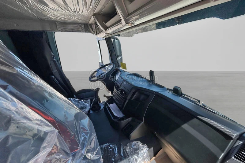 Nyergesvontató Iveco T-WAY AT720T47TH 6×4 R22.5 Tyres Tractor Head - Barcelona Stock: 8 kép. Nyergesvontató Iveco T-WAY AT720T47TH 6×4 R22.5 Tyres Tractor Head - Barcelona Stock: 8 kép.