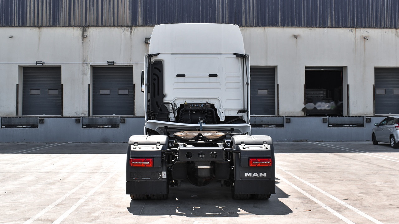 MAN TGX 18.500 4X2 BLS AUTOMATIC - Nyergesvontató: 5 kép. MAN TGX 18.500 4X2 BLS AUTOMATIC - Nyergesvontató: 5 kép.