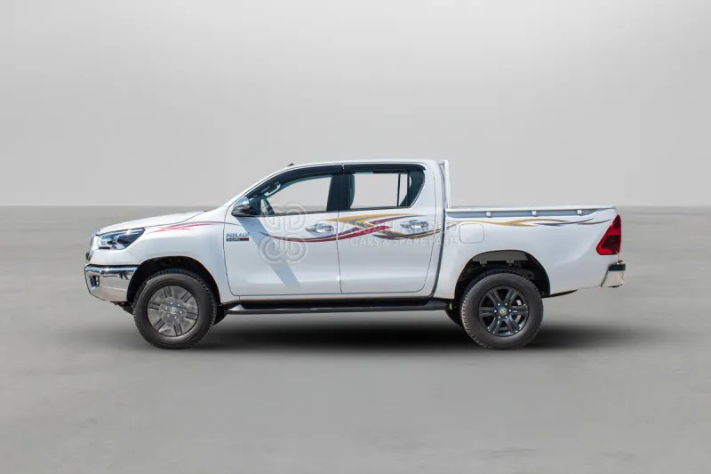 Toyota Hilux 4X4 Double Cabin - Pickup, Duplakabinos kisteherautó: 3 kép. Toyota Hilux 4X4 Double Cabin - Pickup, Duplakabinos kisteherautó: 3 kép.