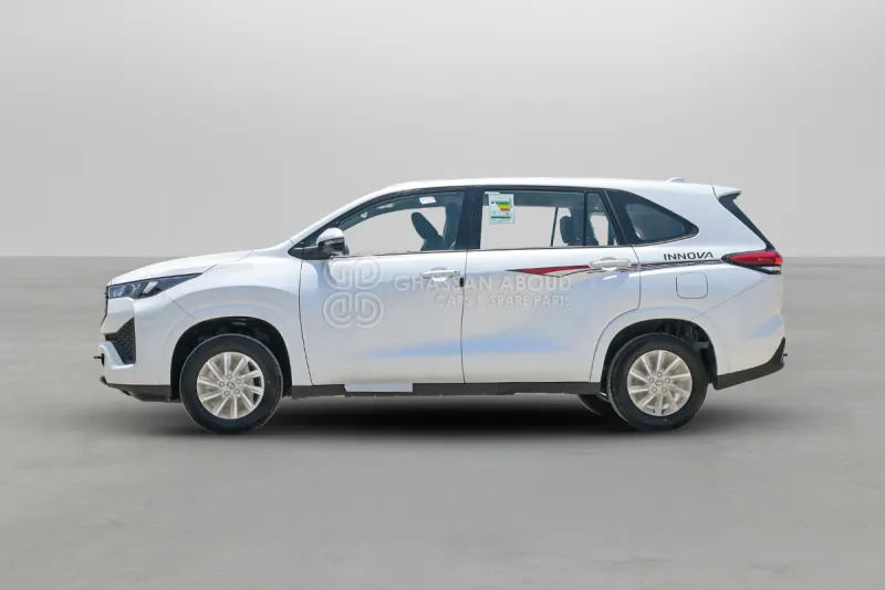 Toyota Innova - Terepjáró/ SUV: 3 kép. Toyota Innova - Terepjáró/ SUV: 3 kép.