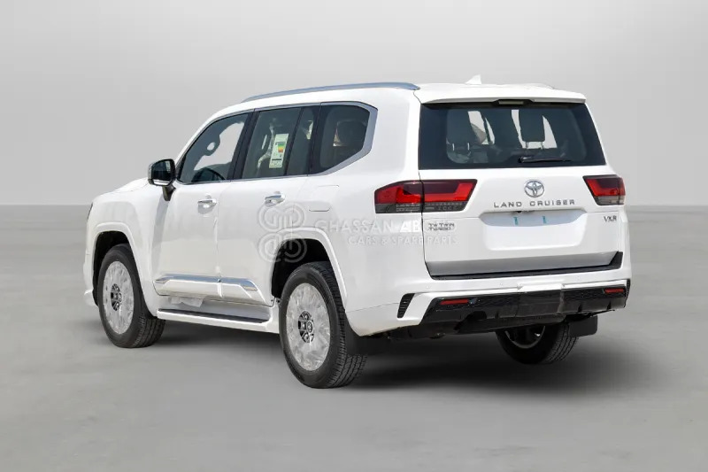 Toyota Land Cruiser 300 - Terepjáró/ SUV: 4 kép. Toyota Land Cruiser 300 - Terepjáró/ SUV: 4 kép.