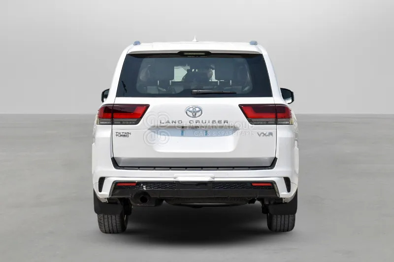 Toyota Land Cruiser 300 - Terepjáró/ SUV: 5 kép. Toyota Land Cruiser 300 - Terepjáró/ SUV: 5 kép.