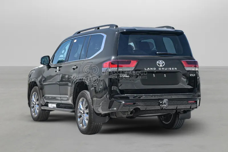 Toyota Land Cruiser 300 - Terepjáró/ SUV: 4 kép. Toyota Land Cruiser 300 - Terepjáró/ SUV: 4 kép.