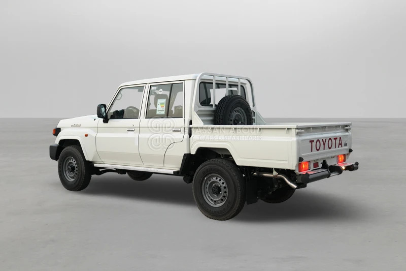 Toyota Land Cruiser Pick Up LC79 4X4 DC - Pickup: 2 kép. Toyota Land Cruiser Pick Up LC79 4X4 DC - Pickup: 2 kép.
