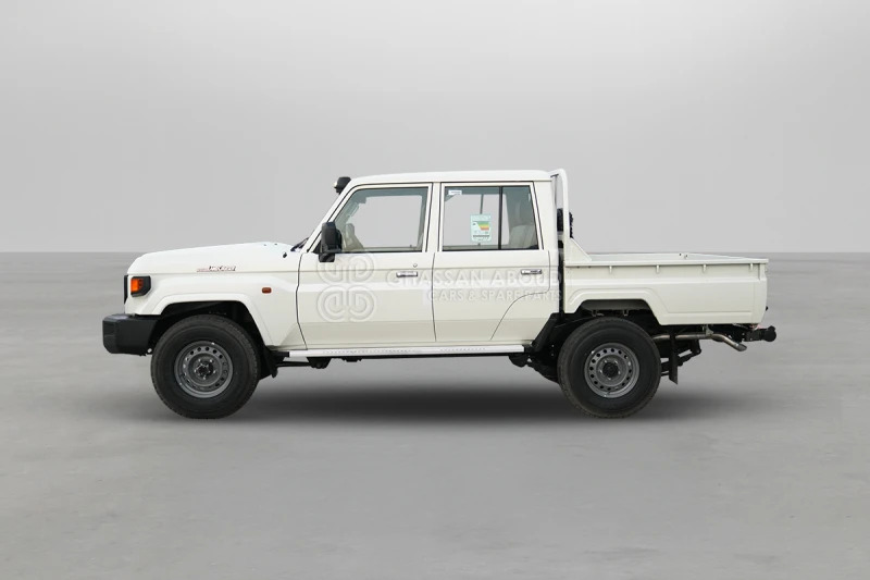 Toyota Land Cruiser Pick Up LC79 4X4 DC - Pickup: 3 kép. Toyota Land Cruiser Pick Up LC79 4X4 DC - Pickup: 3 kép.