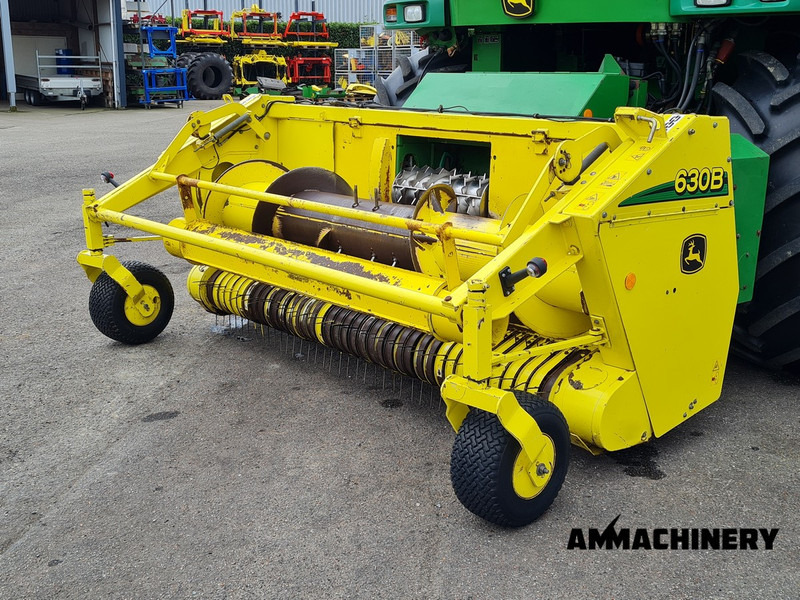 John Deere 630B pick-up - Takarmánybetakarító gép: 3 kép. John Deere 630B pick-up - Takarmánybetakarító gép: 3 kép.