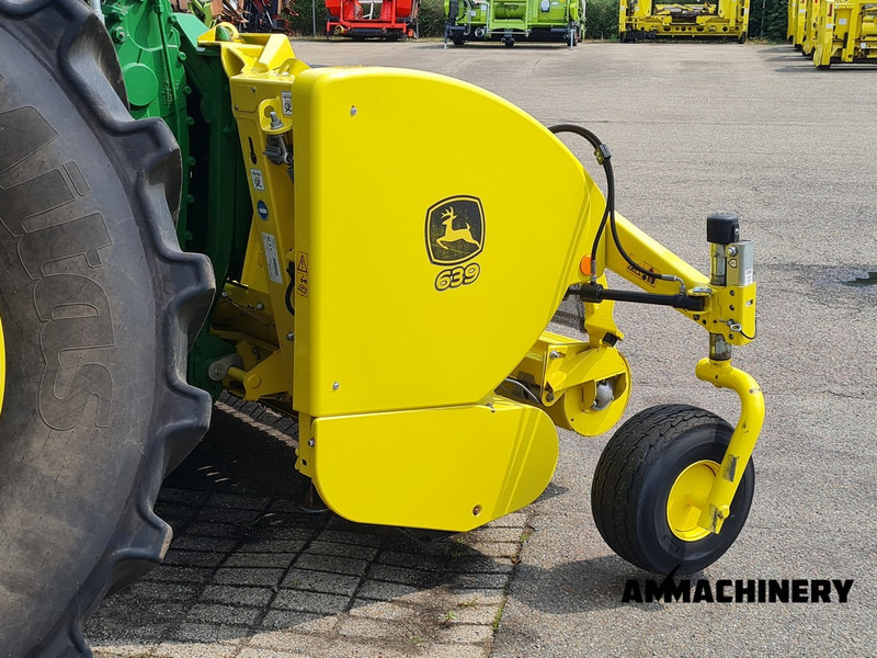 John Deere 639 pick-up - Takarmánybetakarító gép: 3 kép. John Deere 639 pick-up - Takarmánybetakarító gép: 3 kép.