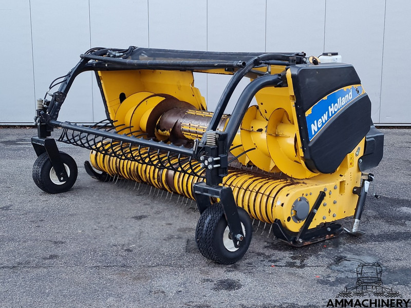 New Holland 273FP - Takarmánybetakarító gép: 1 kép. New Holland 273FP - Takarmánybetakarító gép: 1 kép.